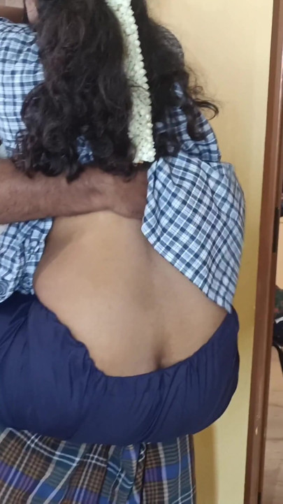 Güney Hintli üniversite öğrencisi üniforması viral video | Klip 1