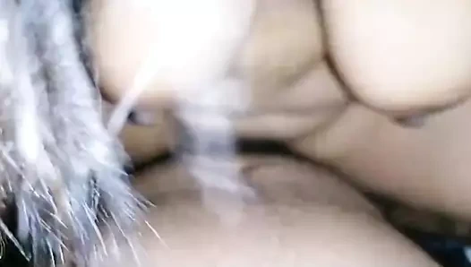 Aşk şehveti Hintli ünlü aktris Miya geceleri ıslak sulu amcıklı büyük yaraklı sürücü tarafından sert sikiliyor