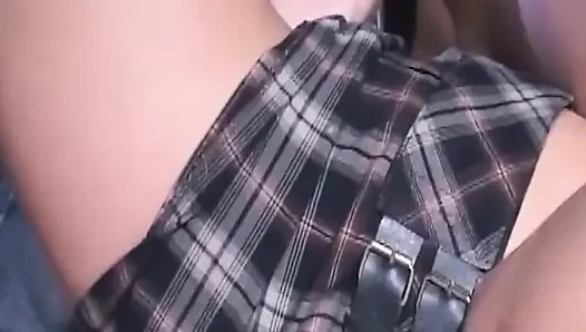 Sarışın orta yaşlı seksi kadın amını yalıyor ve sonra sert yarağa biniyor