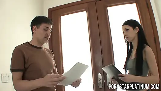 Pornstarplatinum minyon kız Callie Cyprus babası tarafından sikiliyor