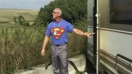 Bu Alman bebek istediği yerde sikişebilir