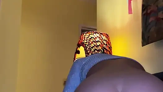 Mickey Mouse'a atladığımda ve ona bu fare tuzaklarının nasıl çalıştığını gösterdiğim zaman