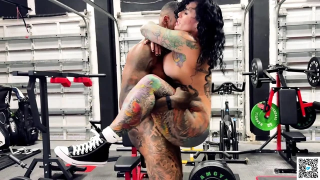 Spor Salonunda Seks! Muhteşem Bianca Bailee, Jason Luv'un Büyük Sikine Biniyor ve Onun Boşalmasını Alıyor!