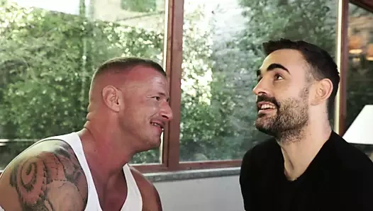 Iki üvey babalar sikme küçük çift eyersiz