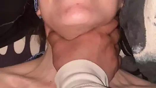 Erkek arkadaş onu kedi yener önce kabaca alay