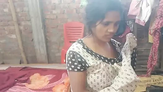 Doğal Hintli ateşli kız evde seks yapıyor