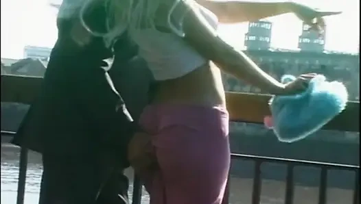 Büyük Sert Yaraklı Adamla Seks Yapmak Tatmin Oluyorlar