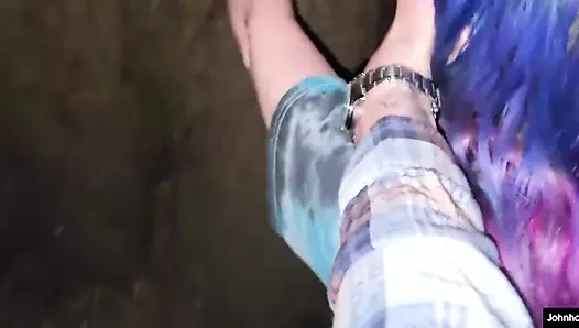 Johnholmes Queens Park, Seattle'da arkadaşının seksi karısını herkesin içinde sikiyor, gerçek aldatan evli kadın