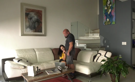 Üvey babanın genç amcığa ihtiyacı var