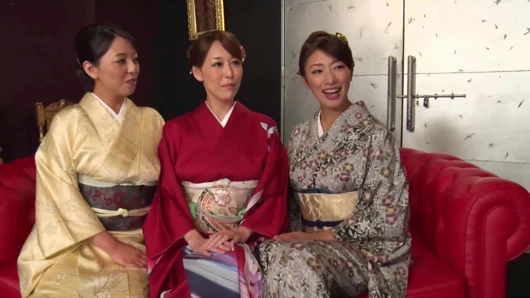 Japon kızıl saçlı dölleme sikişi için bacaklarını açıyor