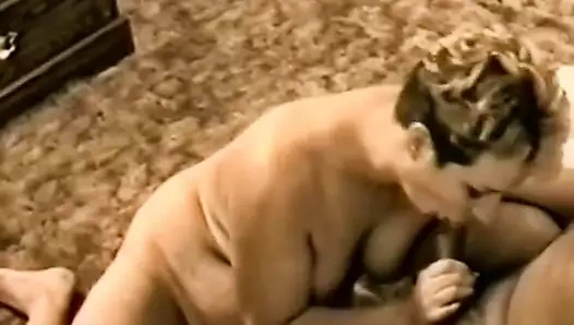 Köle sürtük Ann hizmet ediyor