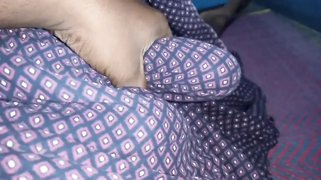 Raj Nandini yenge büyük yarakla yumruk sokmadan sikişiyor