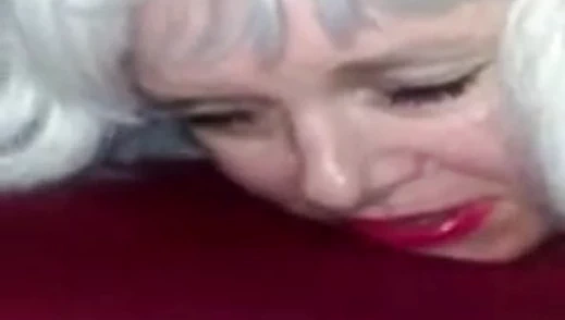 Seksi sarışın büyük zenci yarağıyla sikişiyor