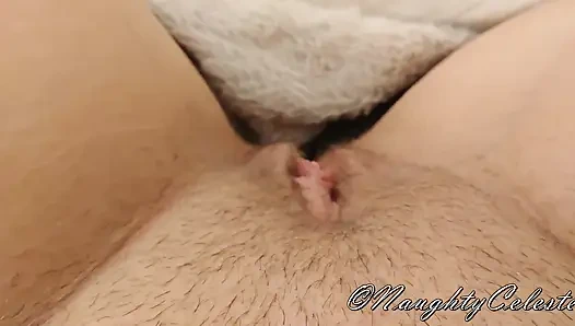 Kıllı amcık mastürbasyonu ve orgazm