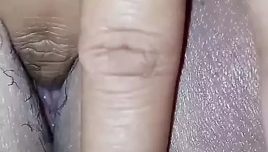 Lezzetli tombul amcık büyük bir yarakla sikiliyor