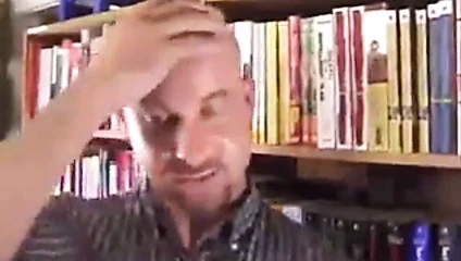 Eşcinsel üçlü başlar içinde the library ve gets sıcak