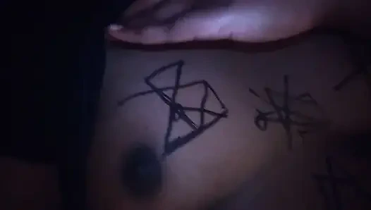 İri güzel kadın enby seks sihiri