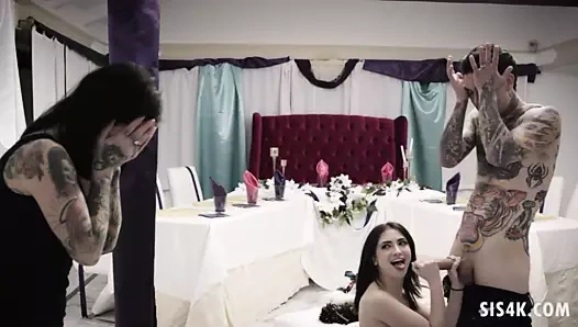 Jane ve Joanna düğünde kendilerine tahammül edemezler