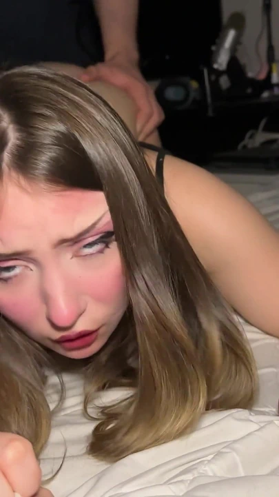 Bir Kutu Enerji Içeceği Için E-girl Seviştim