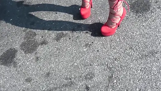 İki azgın İtalyan fahişe parkta bir yarağı paylaşıyor