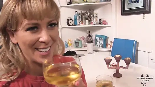 Sinn Sage'nin rol aldığı zamanı hatırla, Cherie Deville