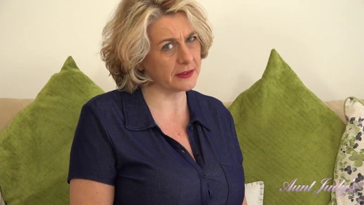 Busty 45yo teyze camilla joi