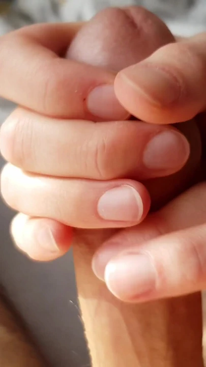 "Ateşli genç yakın çekim büyük dölle mastürbasyonu mahvediyor! Bakış açısı!"