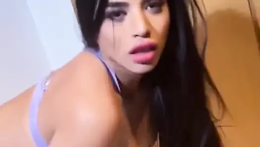 Bugün çok yaramazdım, bu iki başlı dildosunu iki gerçek yarakmış gibi emiyor