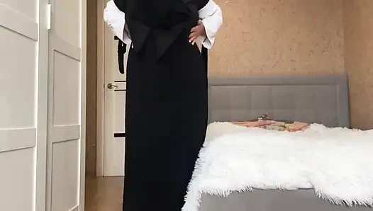 Arap evli kadın külotla orgazm olmak için mastürbasyon yapıyor