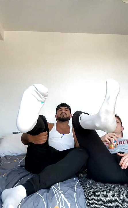 Kim Birbirini Tanımaya Çalışan Iki Adama Hizmet Etmek Ister?