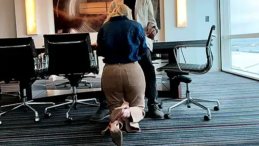 Fa Fiona yönetim odasında yolcuyla buluşuyor