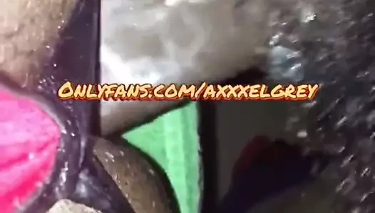 bir üniversite partisinde