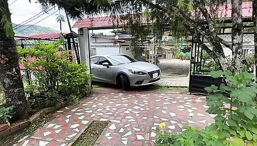 Büyük götlü latin üvey kız kardeşimi sert sikişmek için bir bahane olarak kulübeye davet ediyorum