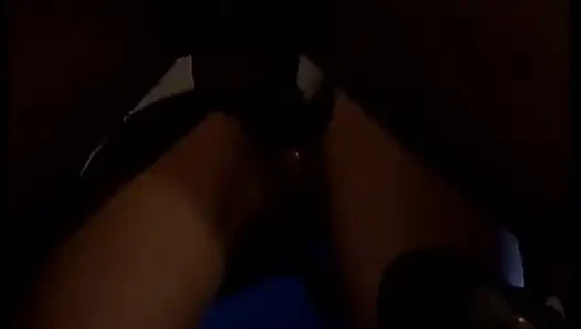 Mutant yarakla iç çamaşırlı şehvetli gözleri bağlı piliç sonra sikiliyor