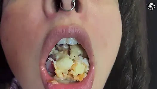 Bu dev pizza kutusunda sıkışıp kalmış ve yutmuşsunuz.