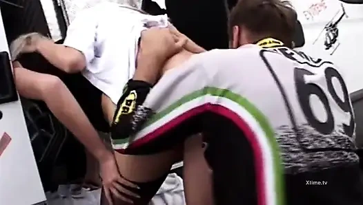 Motokros'ta bir gün iyi bir sikişe dönüşüyor