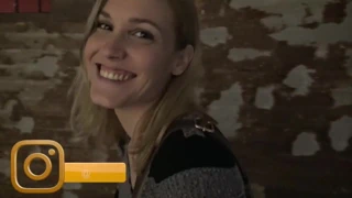 Reto. Mi novia se besa con una chica.