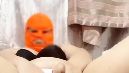 Evli kadın tek başınayken videomu izliyor