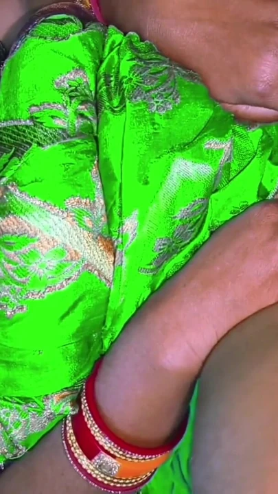 Yeşil saree wali yenge apne devar ka lund hila ke mast chudai karwali.Hintli desi köyü dehati chut ki chudai.padosi teyze ki | Klip 1