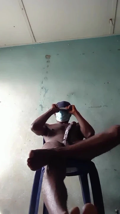 Показываю мой большой толстый член всем, кто в нем нуждается