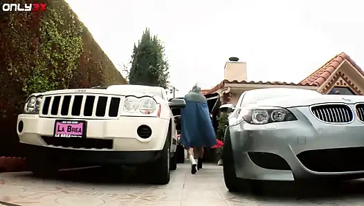 Bosomy Veronica Rayne açık havada iki yabancıyla sikişiyor