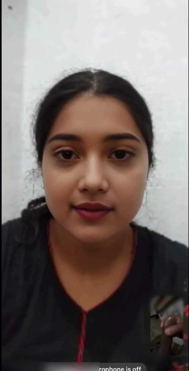Desi village girl fingring on whatsa app showing nuds for BF Tight pussy xxx video