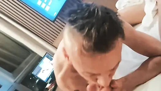 XL penisli stud için otelde yoğun oral seks