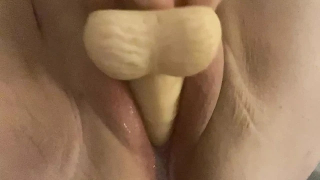 Большой дилдо, тугая киска