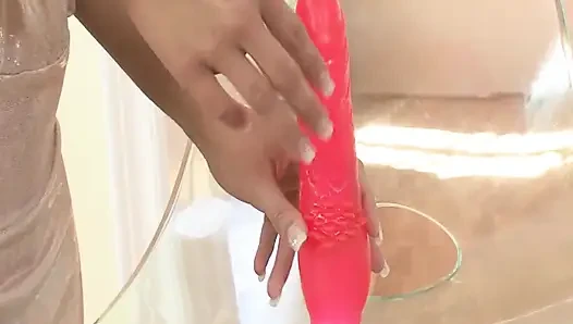Andrea B dildosunu seviyor