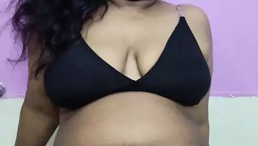 Hintli desi kız tadını çıkarıyor