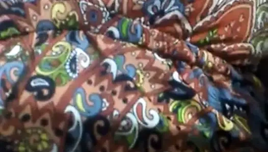 Sürtünme ona dev siyah kedi