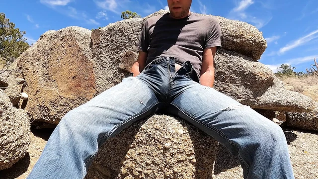 Сперма на мокрых джинсах в походе со мной