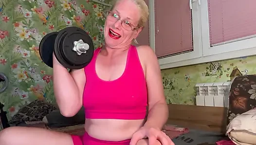 Dumbbell lift, bips fetişi ve boşalmak için yalvarıyor