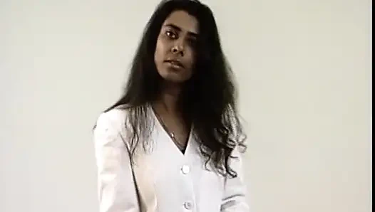 Almanya'dan zenci hatun fotoğraf çekiminde poz veriyor